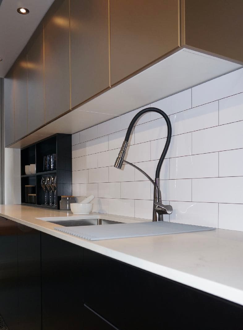Hydratile subway-pattern splashback in a designer kitchen