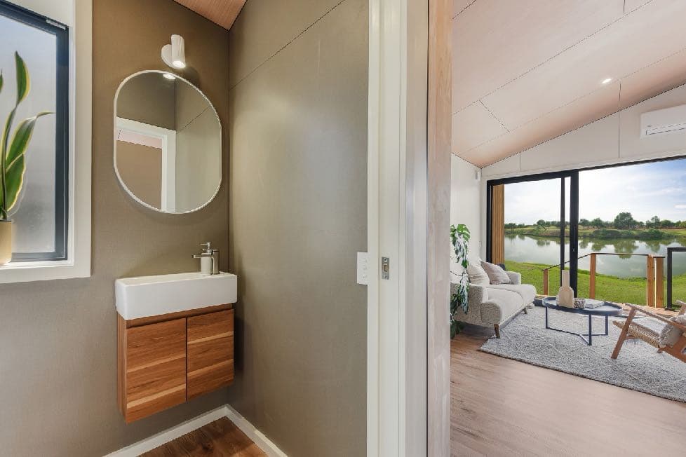 Bathroom nook showing Hydrawall Taupe weave